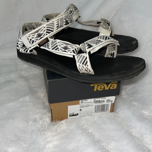 teva boomerang white grey